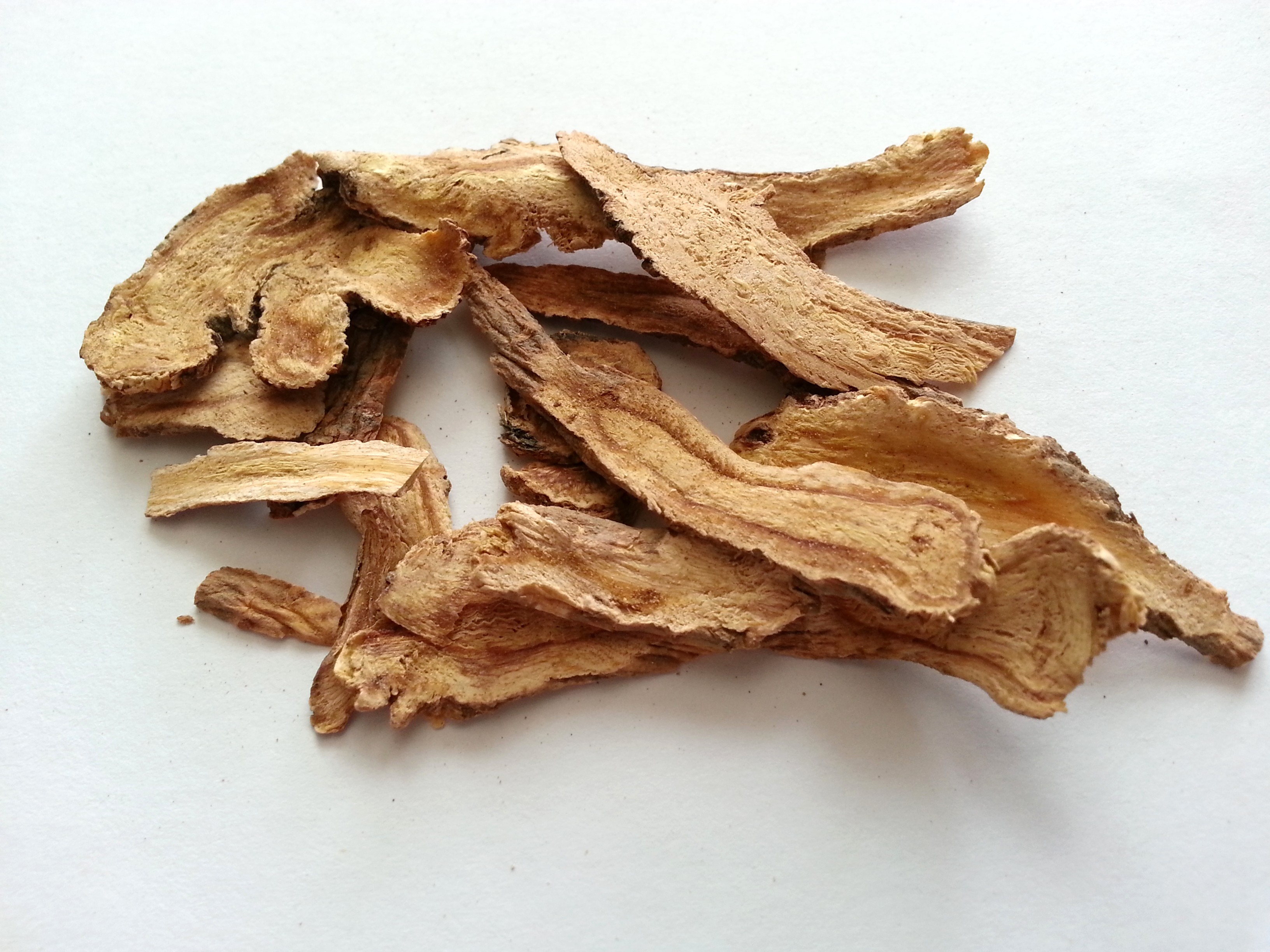 qian hu, peucedani radix.jpg