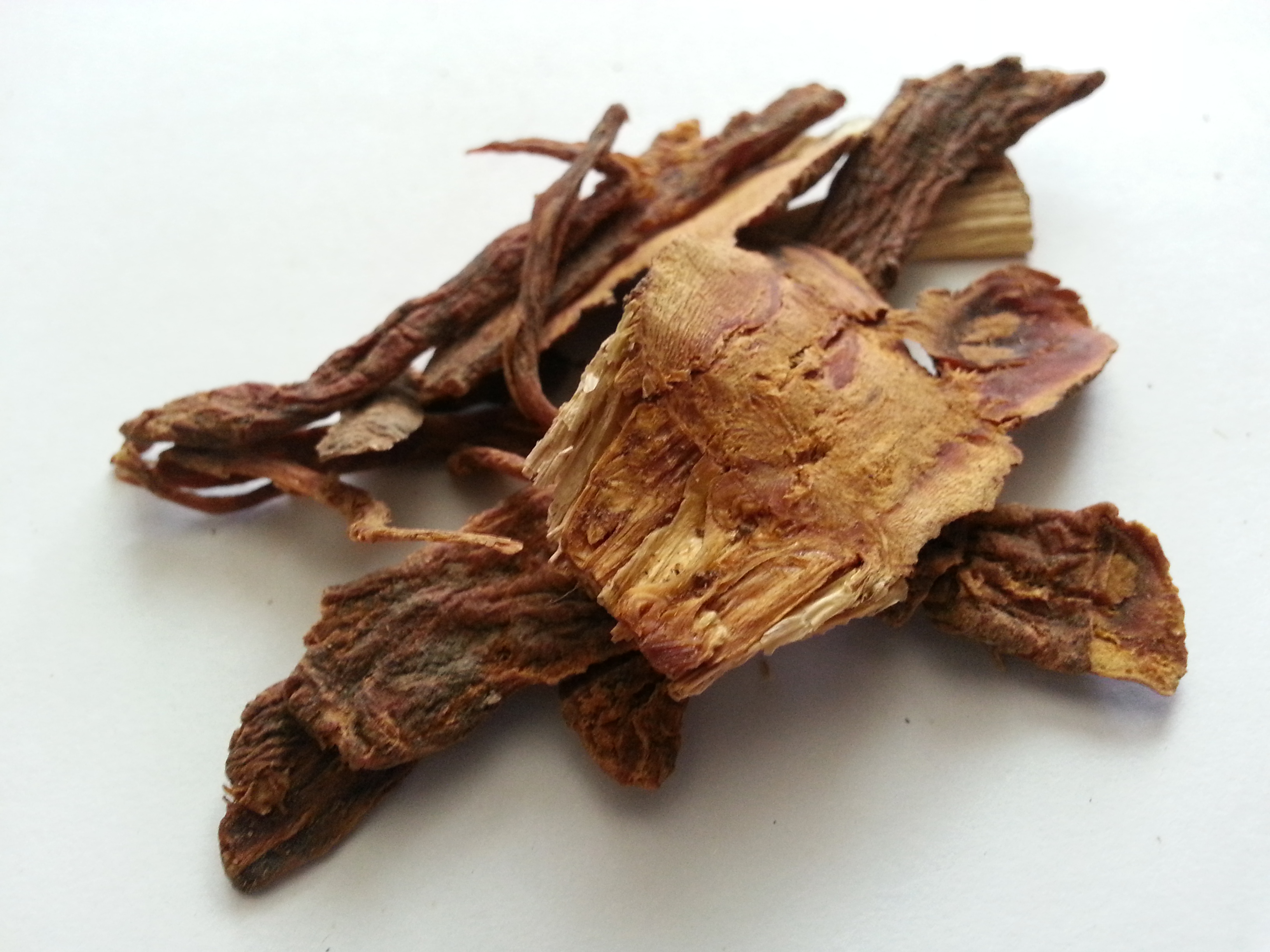 qin jiao, gentianae macrophyllae radix.jpg